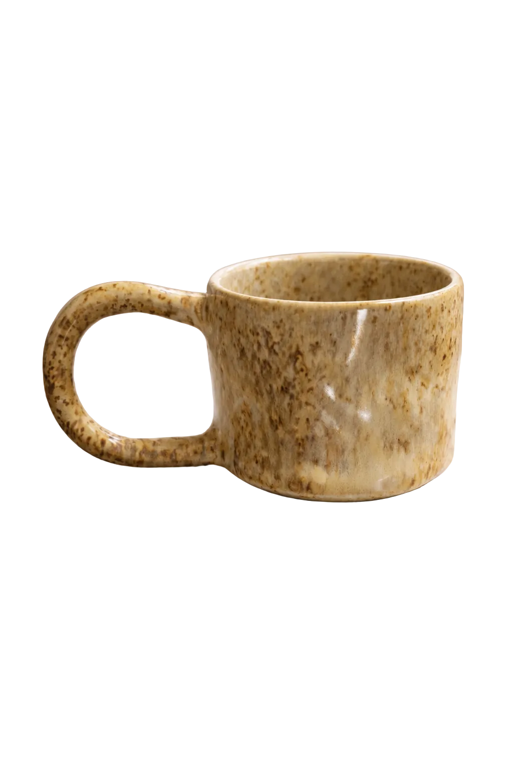 Ręcznie wykonany kubek ceramiczny w naturalnych odcieniach