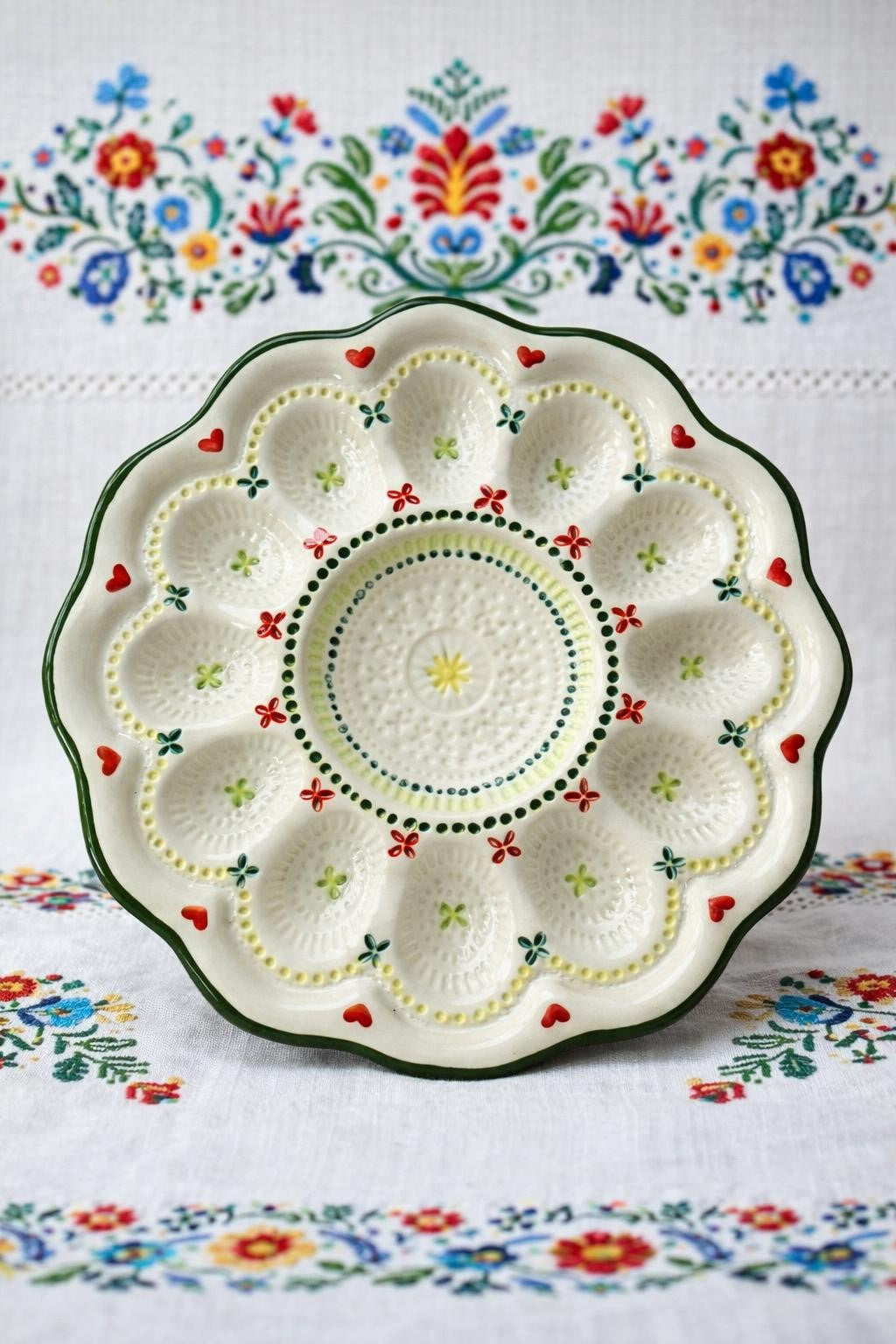 Ceramiczny talerz na jajka